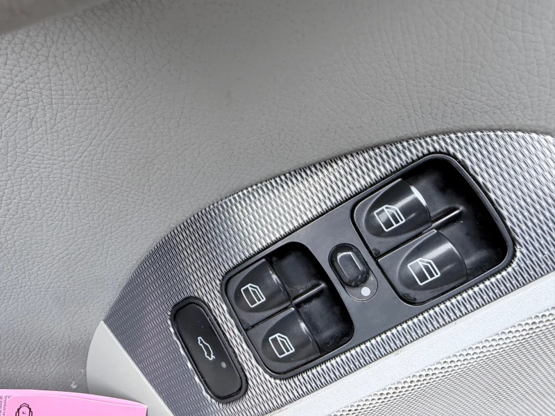 Mercedes-Benz CLK 270 CDI Avangard Автоматик, снимка 12 - Автомобили и джипове - 53389915