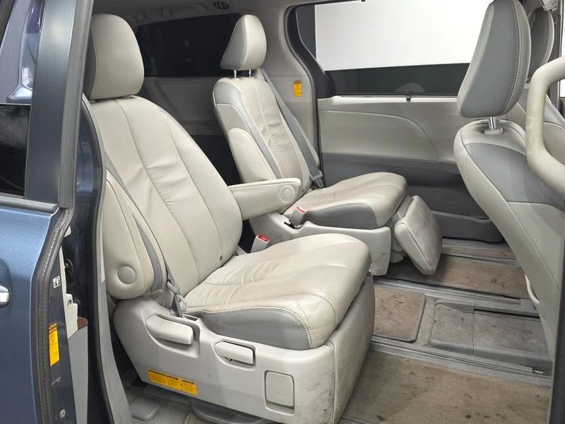 Toyota Sienna 3.5 Automatic, снимка 16 - Автомобили и джипове - 55662696