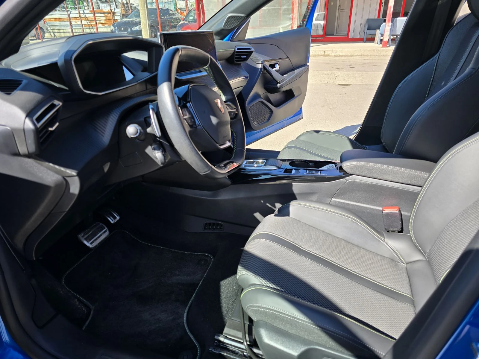 Peugeot 208 1.2 BENZ | Mobile.bg   11