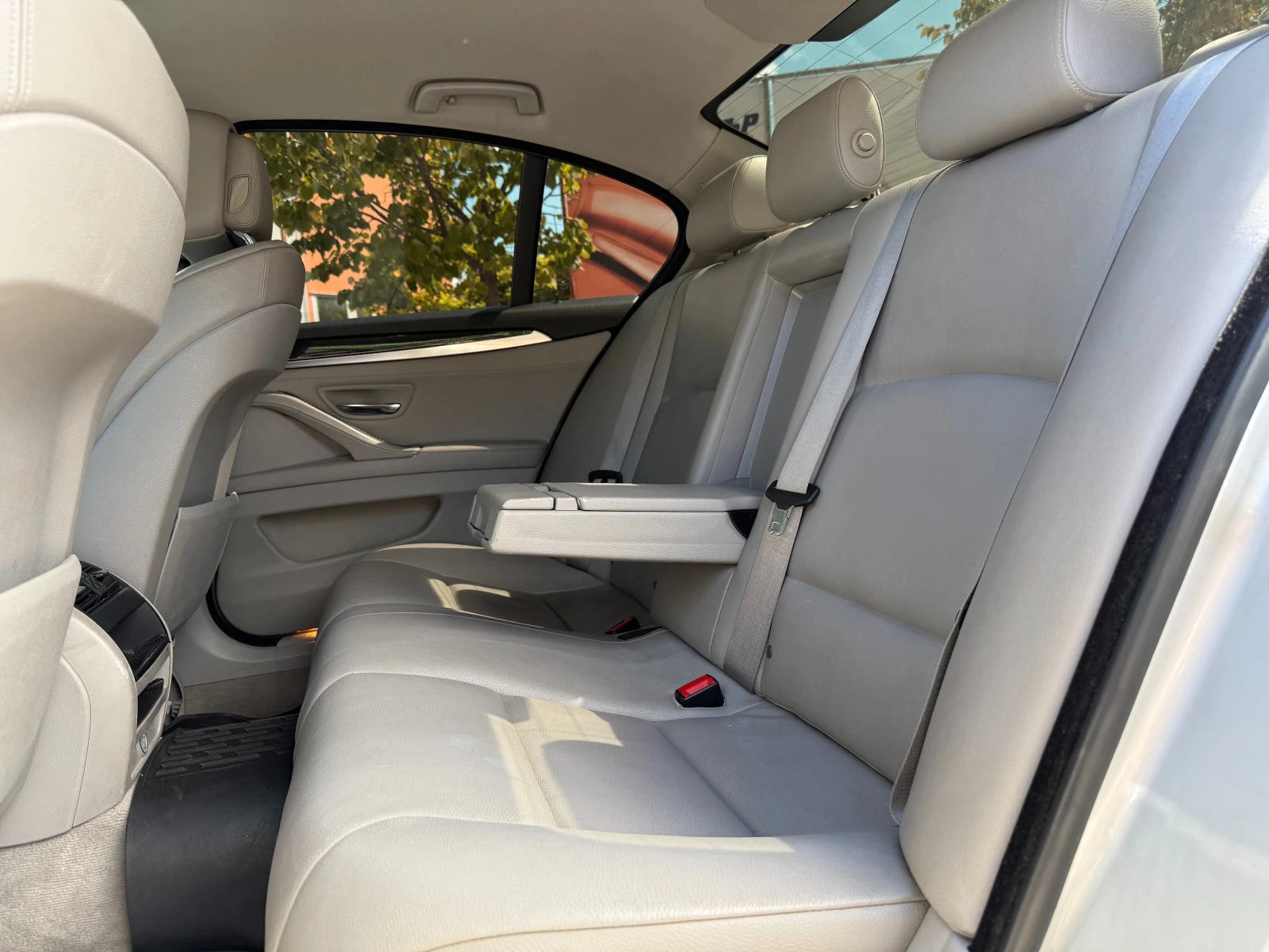 BMW 525 2.0d 218 к.с. XDrive - изображение 9