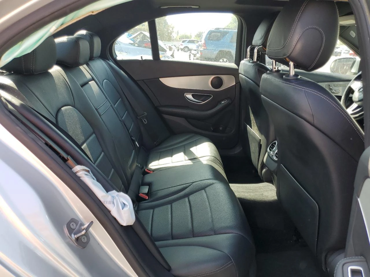 Mercedes-Benz C 300  - изображение 10