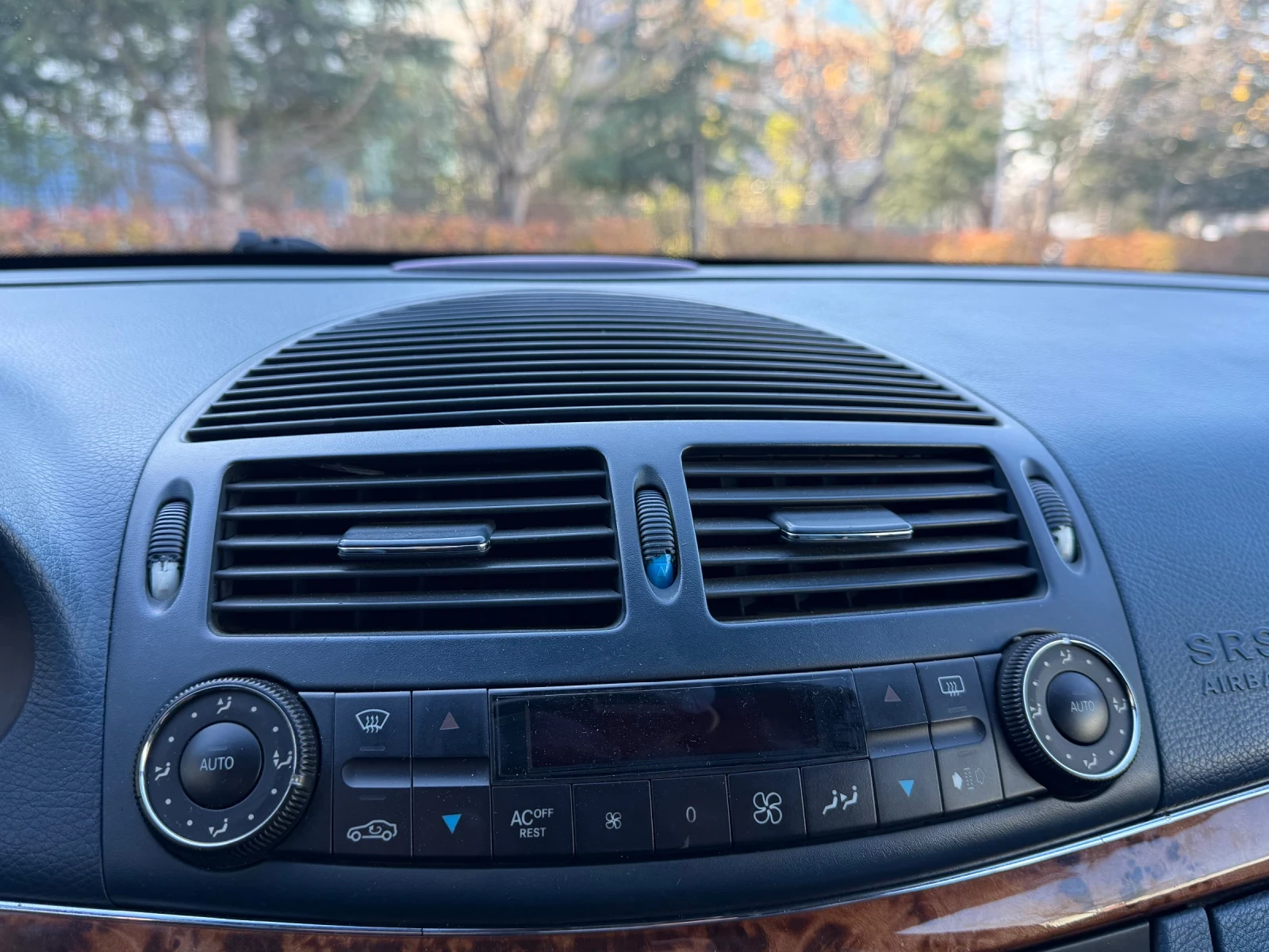 Mercedes-Benz E 270 Всички екстри - изображение 8