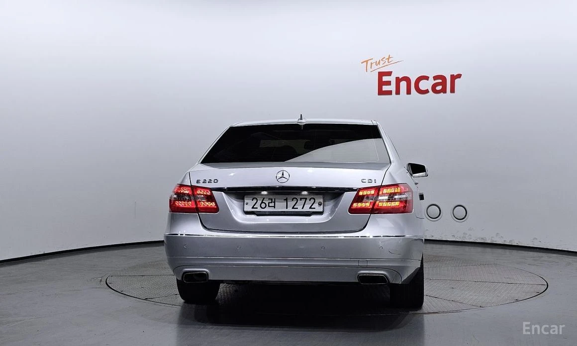 Mercedes-Benz E 220  - изображение 4