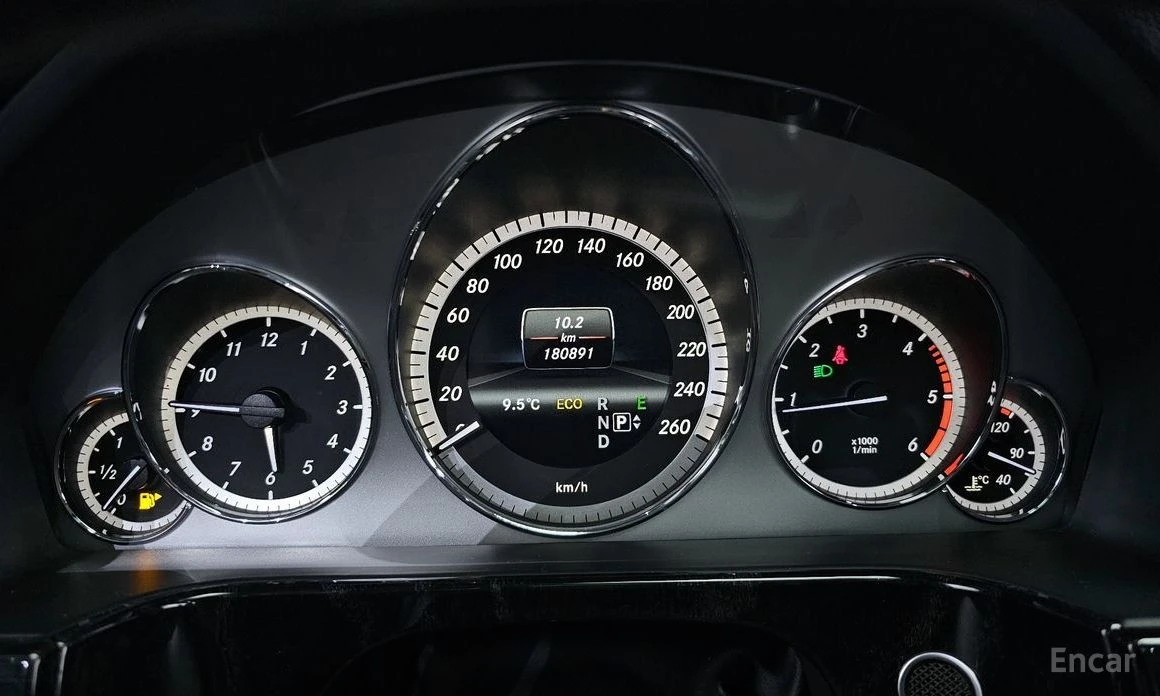 Mercedes-Benz E 220  - изображение 8