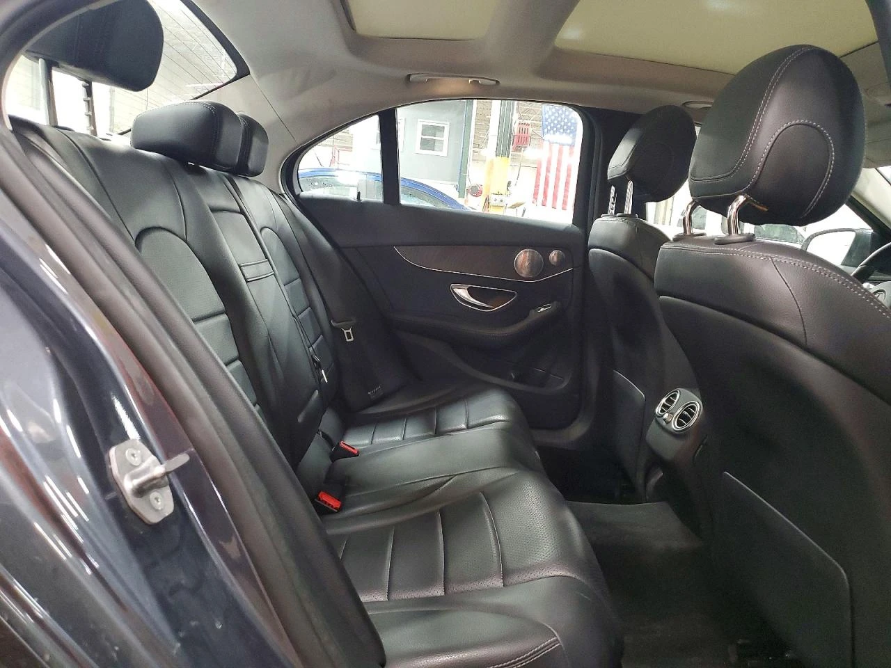 Mercedes-Benz C 300 4MATIC, снимка 10 - Автомобили и джипове - 54089915