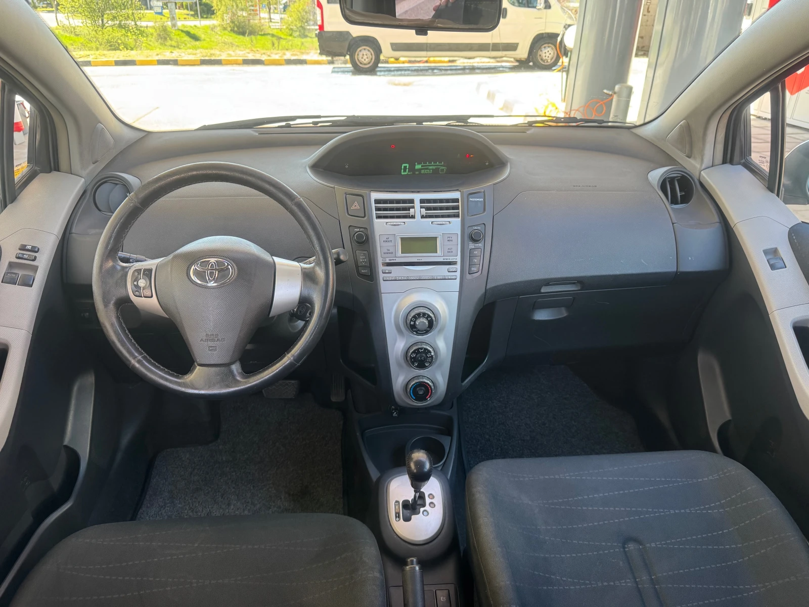 Toyota Yaris, снимка 10 - Автомобили и джипове - 54335790