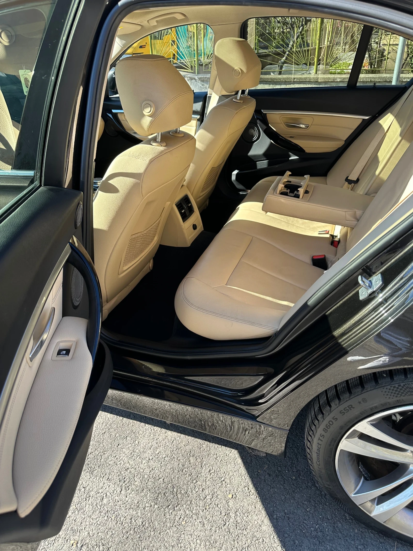 BMW 330 BMW 330e Luxury Line, снимка 16 - Автомобили и джипове - 54370335
