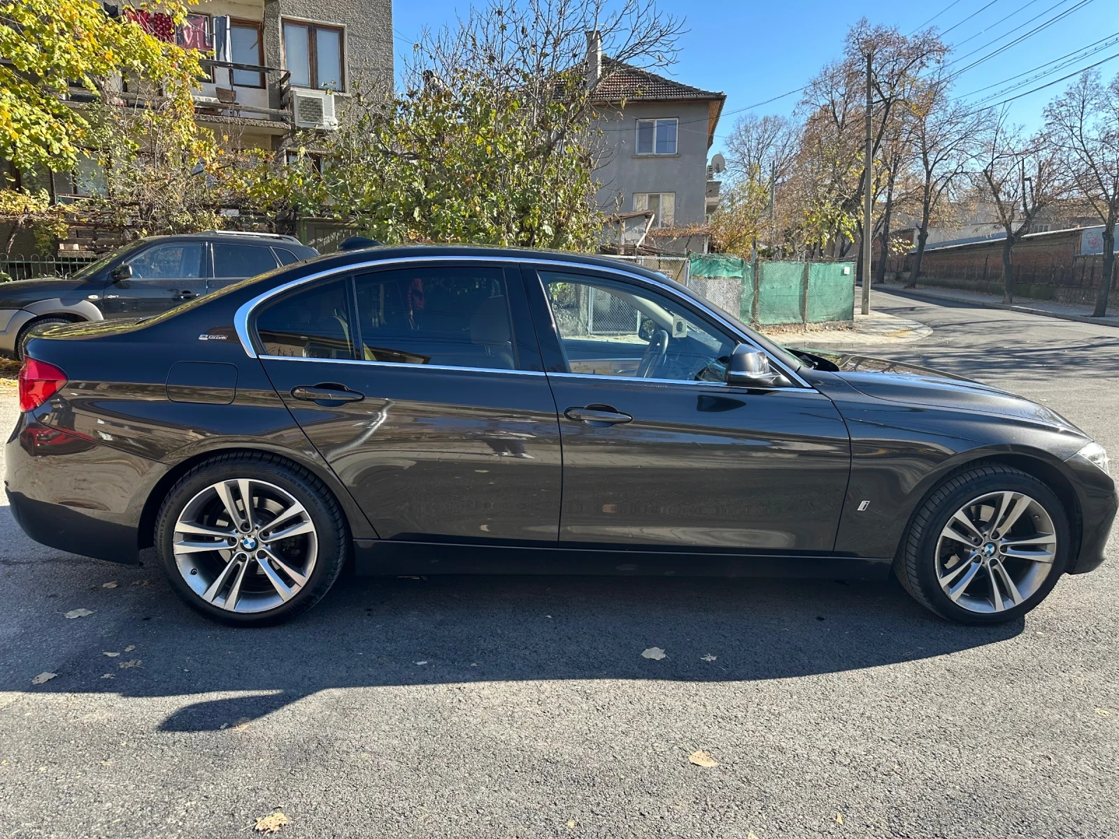 BMW 330 BMW 330e Luxury Line, снимка 2 - Автомобили и джипове - 54370335