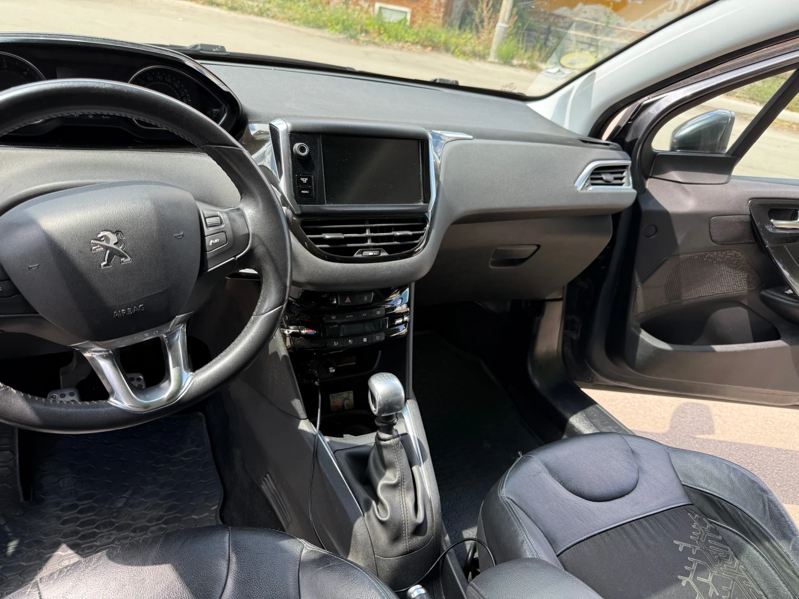 Peugeot 208 Feeline 1.6 eHDI - 6 скорости, снимка 15 - Автомобили и джипове - 55279881