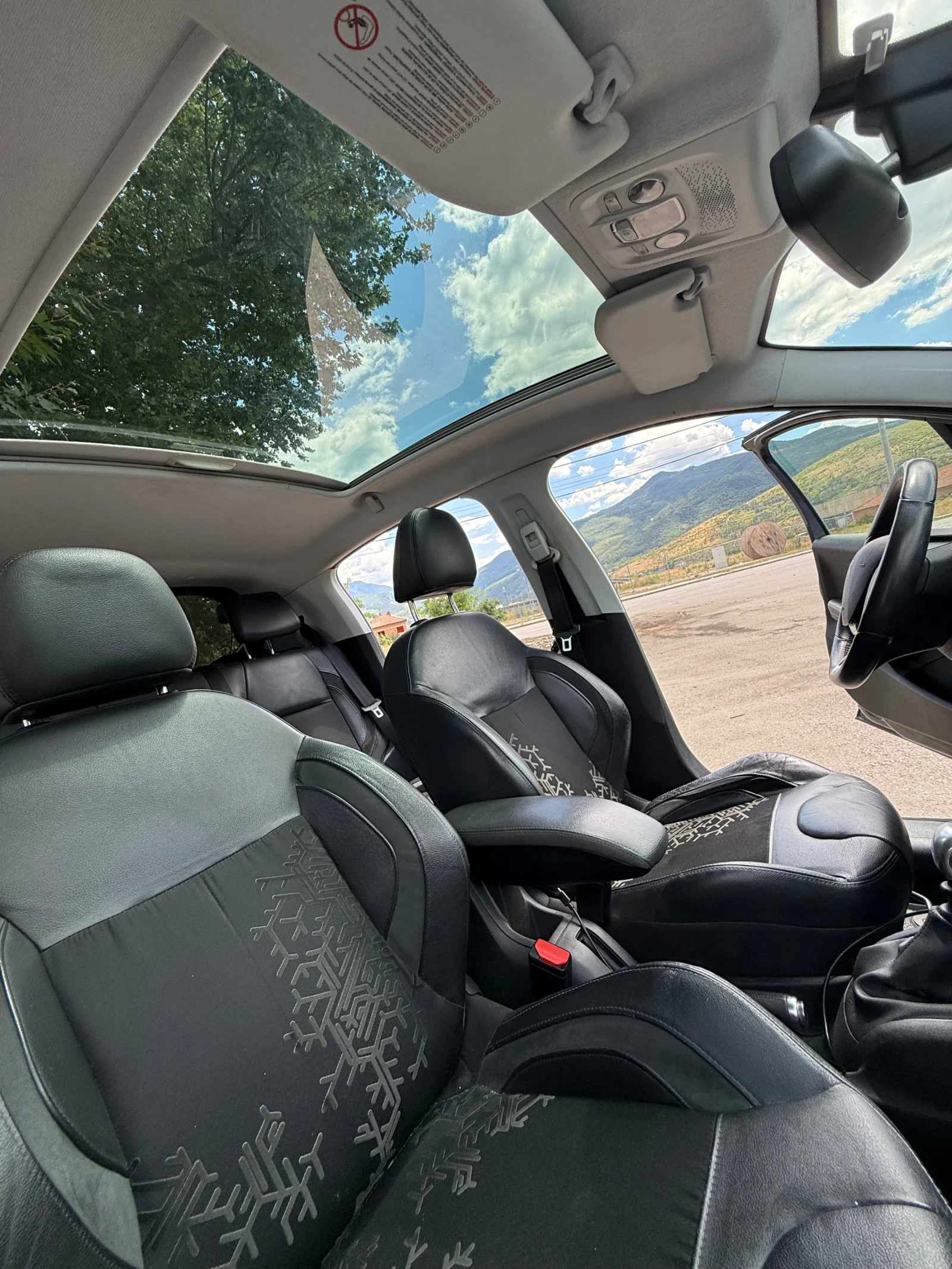Peugeot 208 Feeline 1.6 eHDI - 6 скорости, снимка 13 - Автомобили и джипове - 55279881
