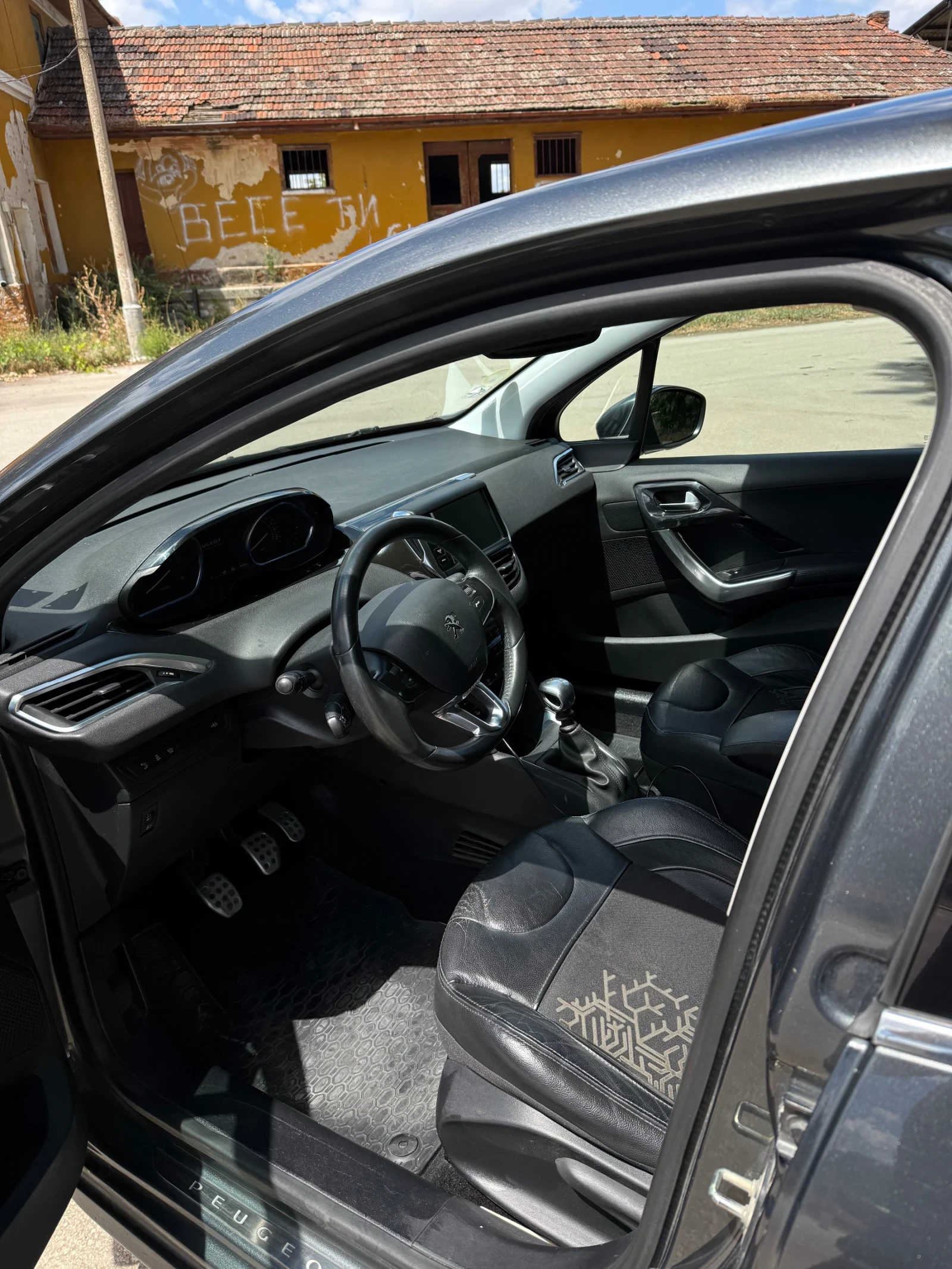 Peugeot 208 Feeline 1.6 eHDI - 6 скорости, снимка 5 - Автомобили и джипове - 55279881