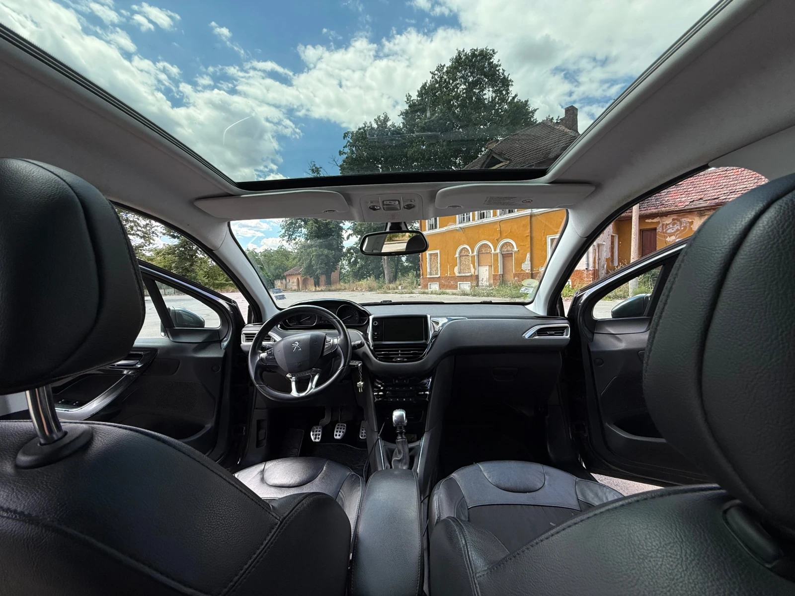 Peugeot 208 Feeline 1.6 eHDI - 6 скорости, снимка 12 - Автомобили и джипове - 55279881