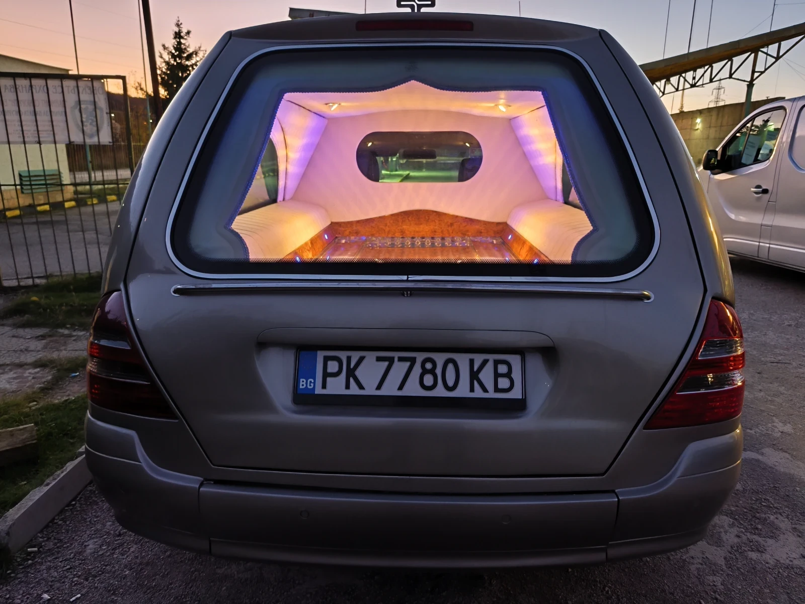 Mercedes-Benz E 270 ТОП, снимка 2 - Автомобили и джипове - 55423113