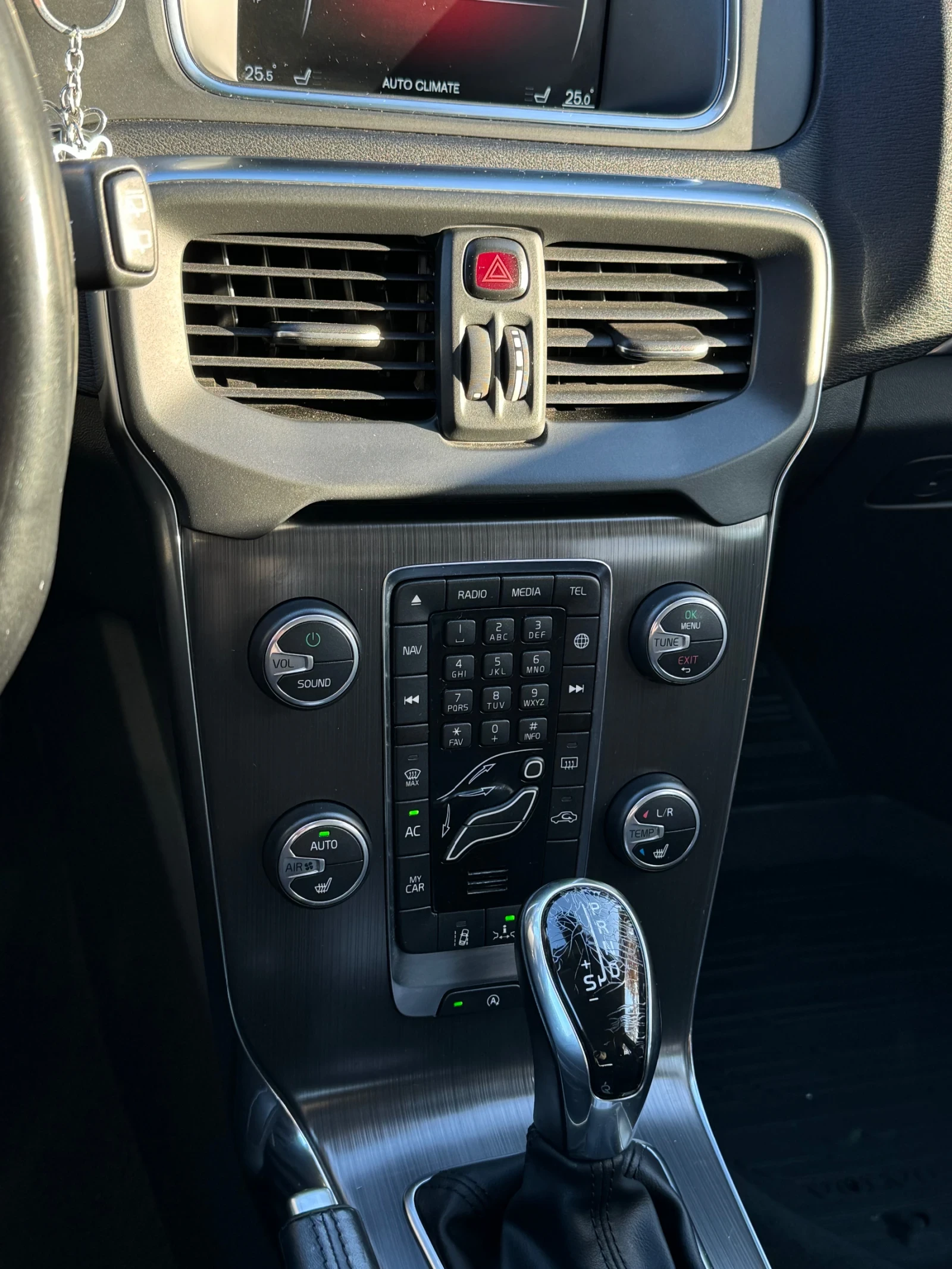 Volvo V40, снимка 9 - Автомобили и джипове - 55500865