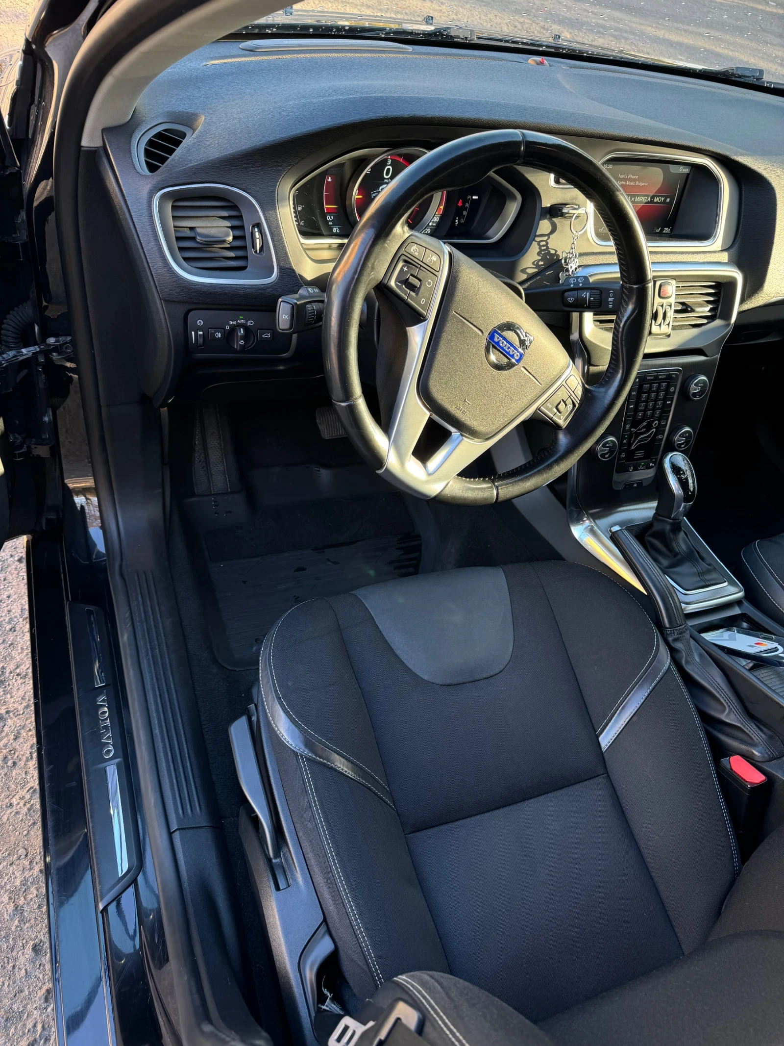 Volvo V40, снимка 7 - Автомобили и джипове - 55500865