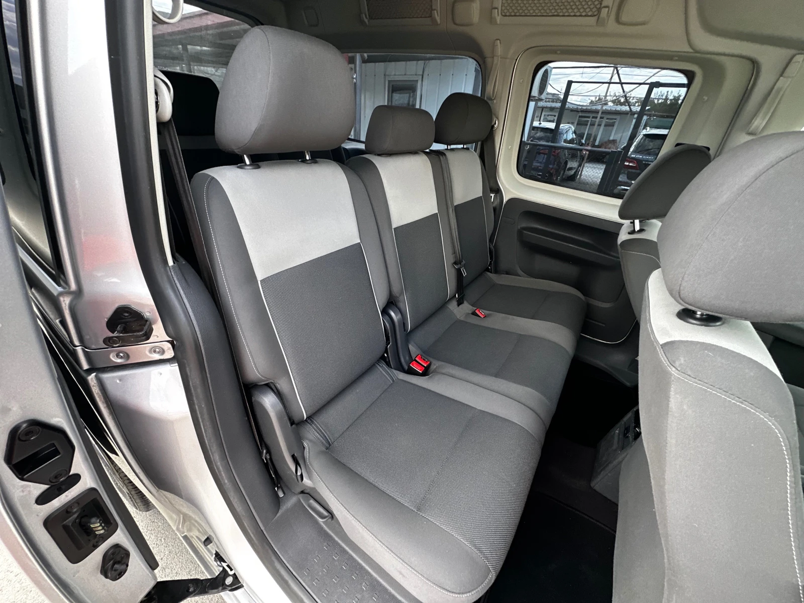 VW Caddy MAXI 6+ 1 2.0TDI 4motion, снимка 14 - Автомобили и джипове - 55666313