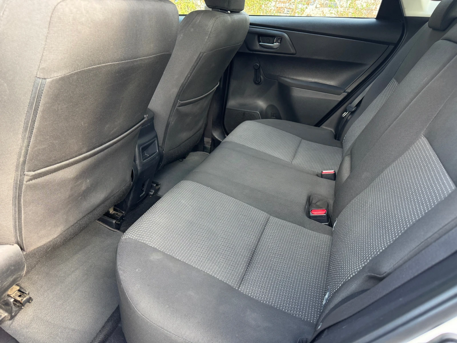 Toyota Auris 1.33, снимка 11 - Автомобили и джипове - 55944188