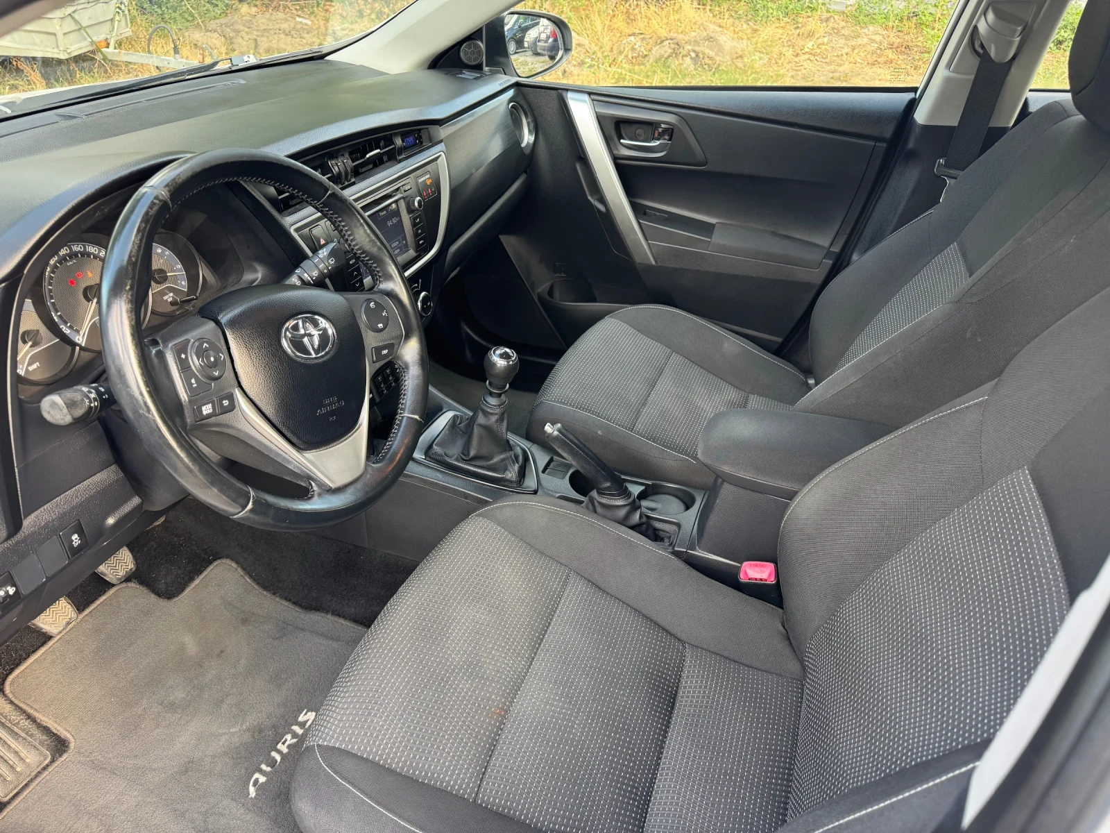 Toyota Auris 1.33, снимка 8 - Автомобили и джипове - 55944188