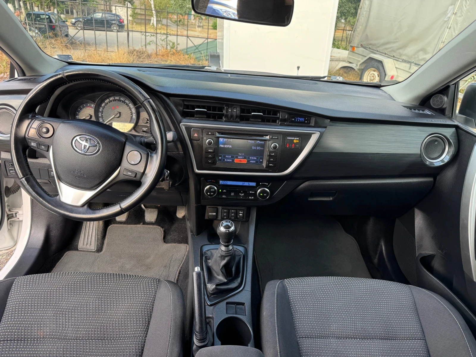 Toyota Auris 1.33, снимка 13 - Автомобили и джипове - 55944188