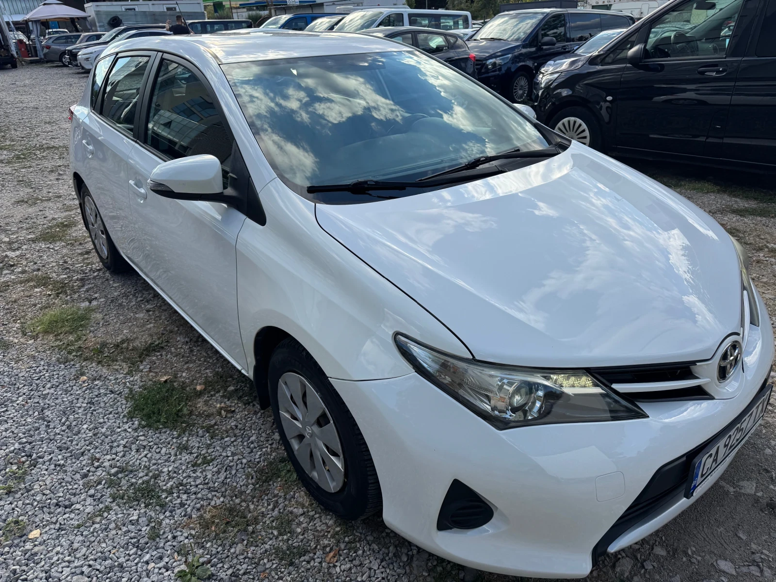 Toyota Auris 1.33, снимка 3 - Автомобили и джипове - 55944188