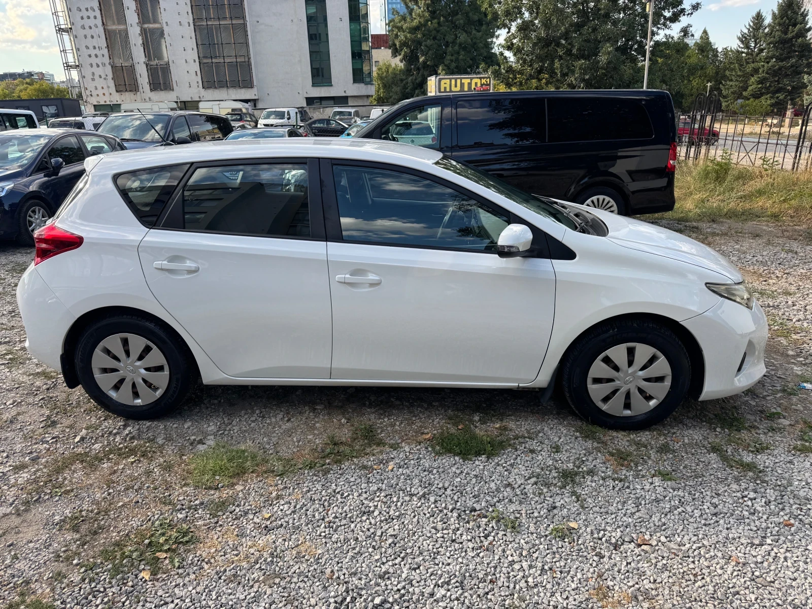 Toyota Auris 1.33, снимка 4 - Автомобили и джипове - 55944188