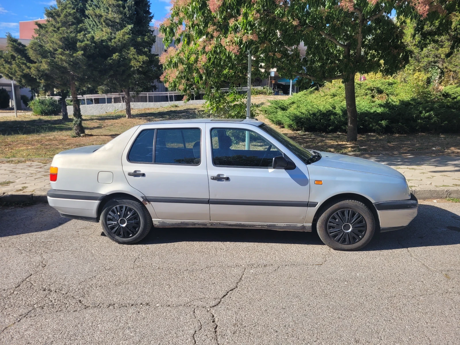 VW Vento, снимка 5 - Автомобили и джипове - 56257471