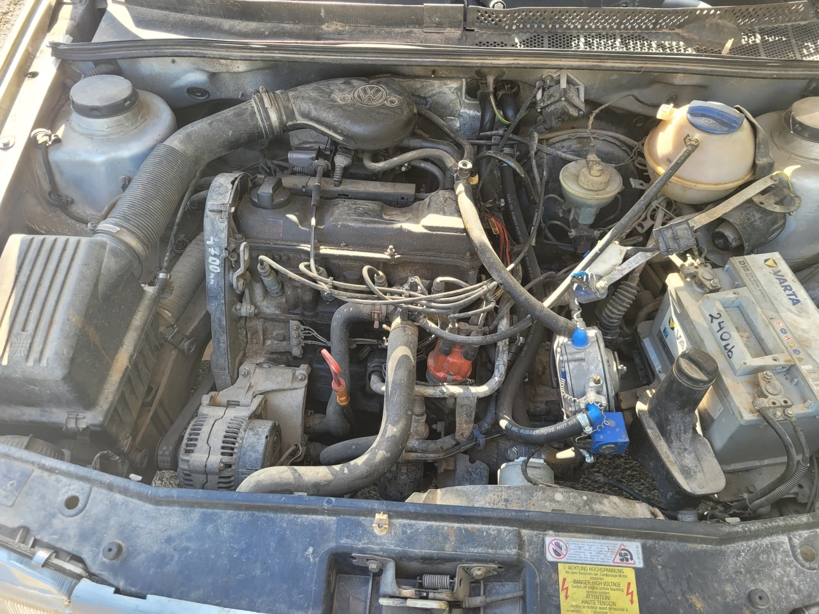 VW Vento, снимка 9 - Автомобили и джипове - 56257471