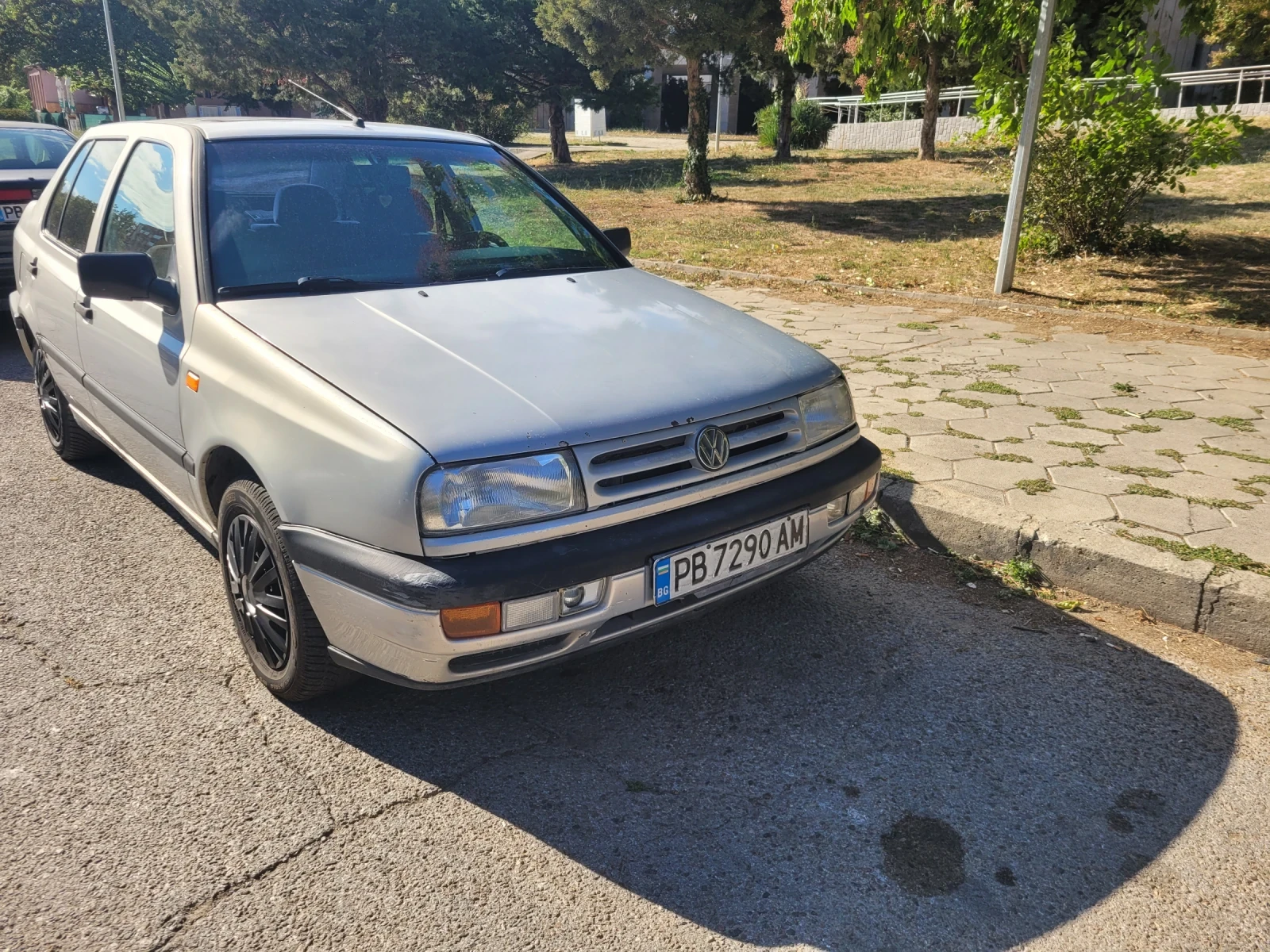 VW Vento, снимка 2 - Автомобили и джипове - 56257471