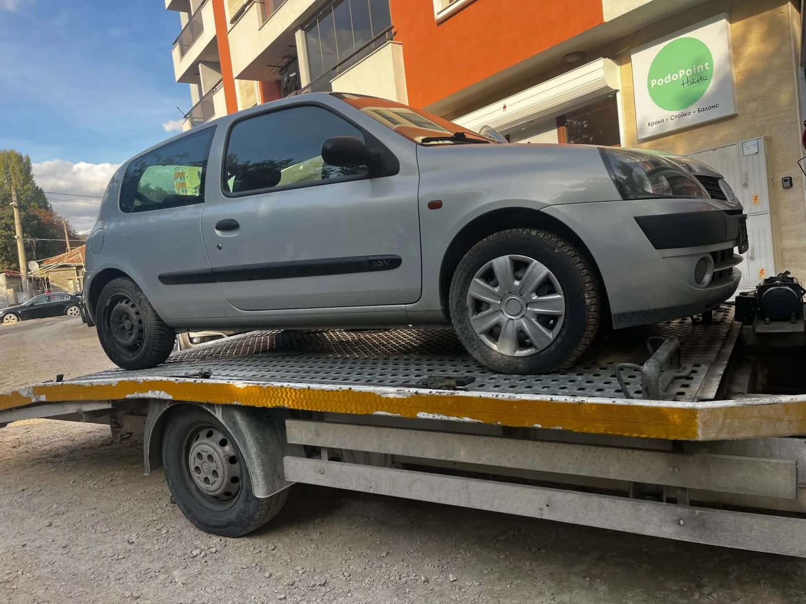 Renault Clio 1.2, снимка 3 - Автомобили и джипове - 56590004