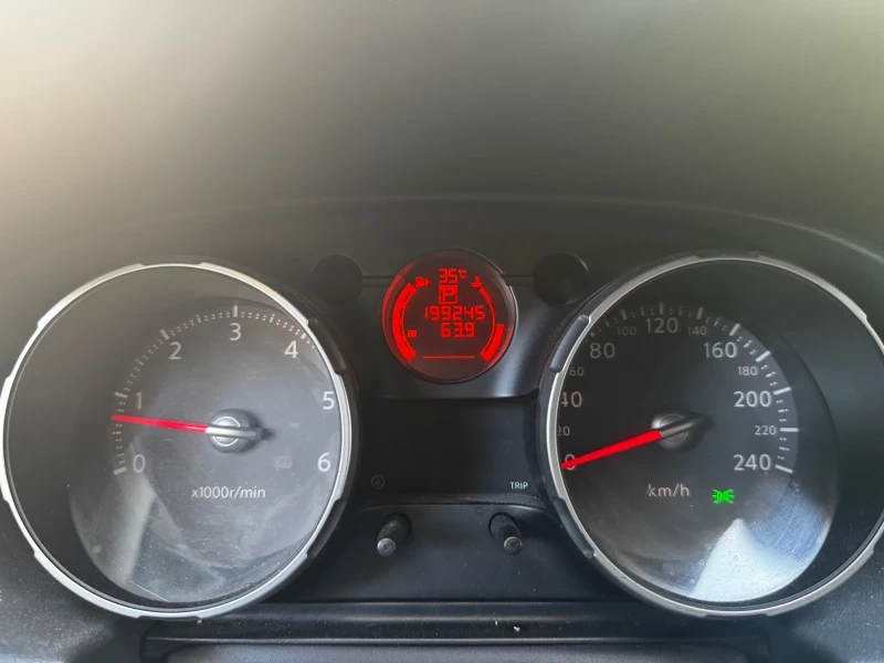 Nissan Qashqai 2.0 dCi, снимка 9 - Автомобили и джипове - 51671096