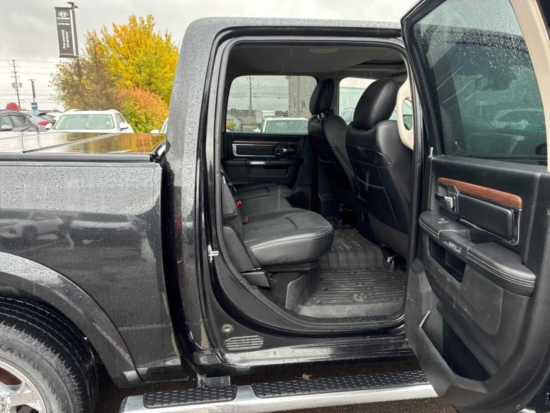 Dodge RAM 1500 * Laramie * CARFAX * ФИНАНСИРАНЕ, снимка 11 - Автомобили и джипове - 52769394