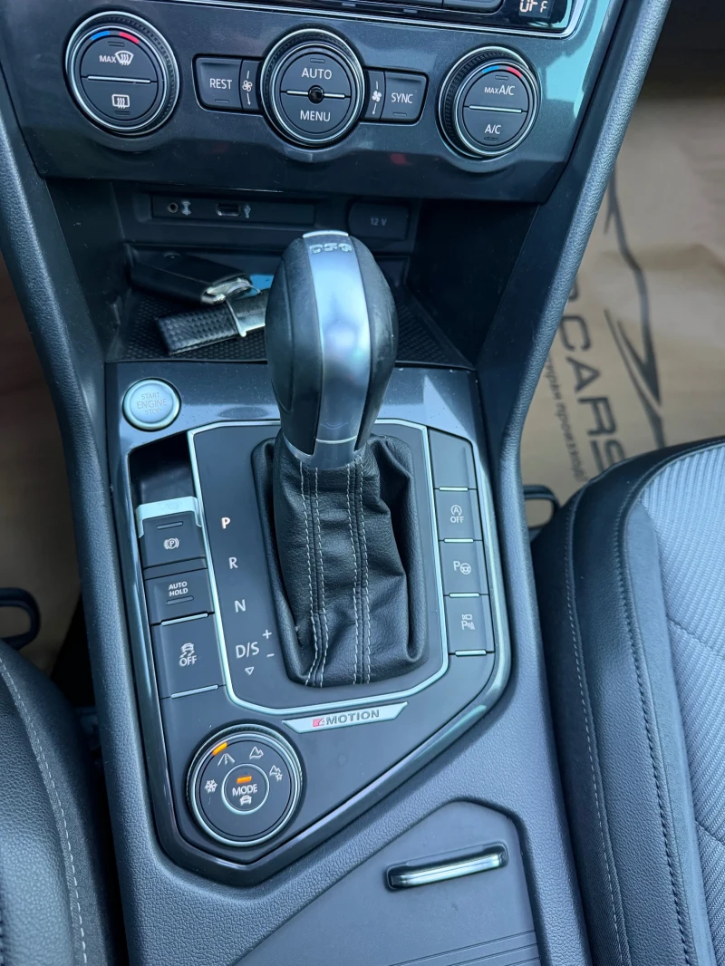 VW Tiguan   //R-LINE//  2.0-190ps!, снимка 14 - Автомобили и джипове - 53123820