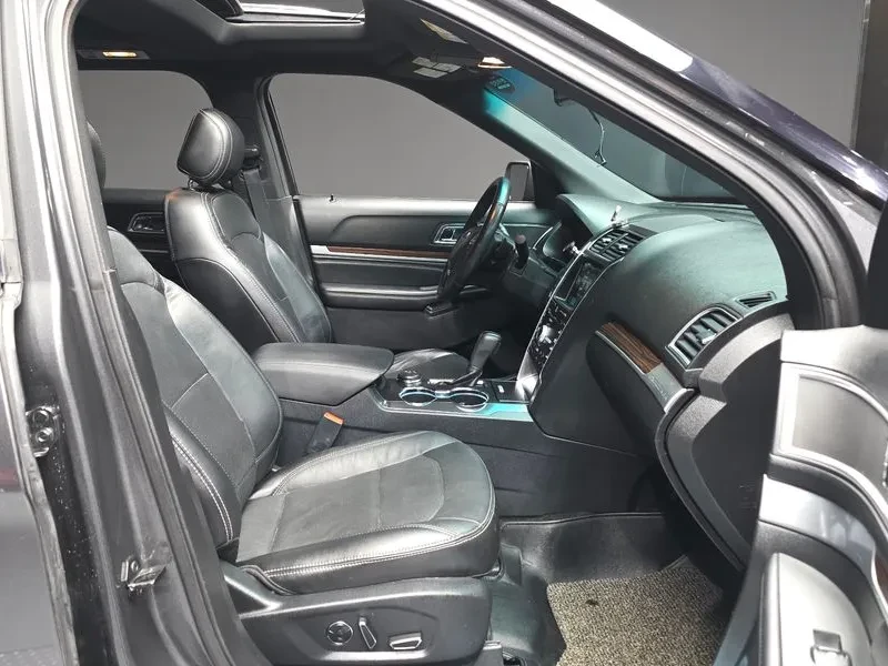 Ford Explorer 2.3 AWD, снимка 11 - Автомобили и джипове - 54351897