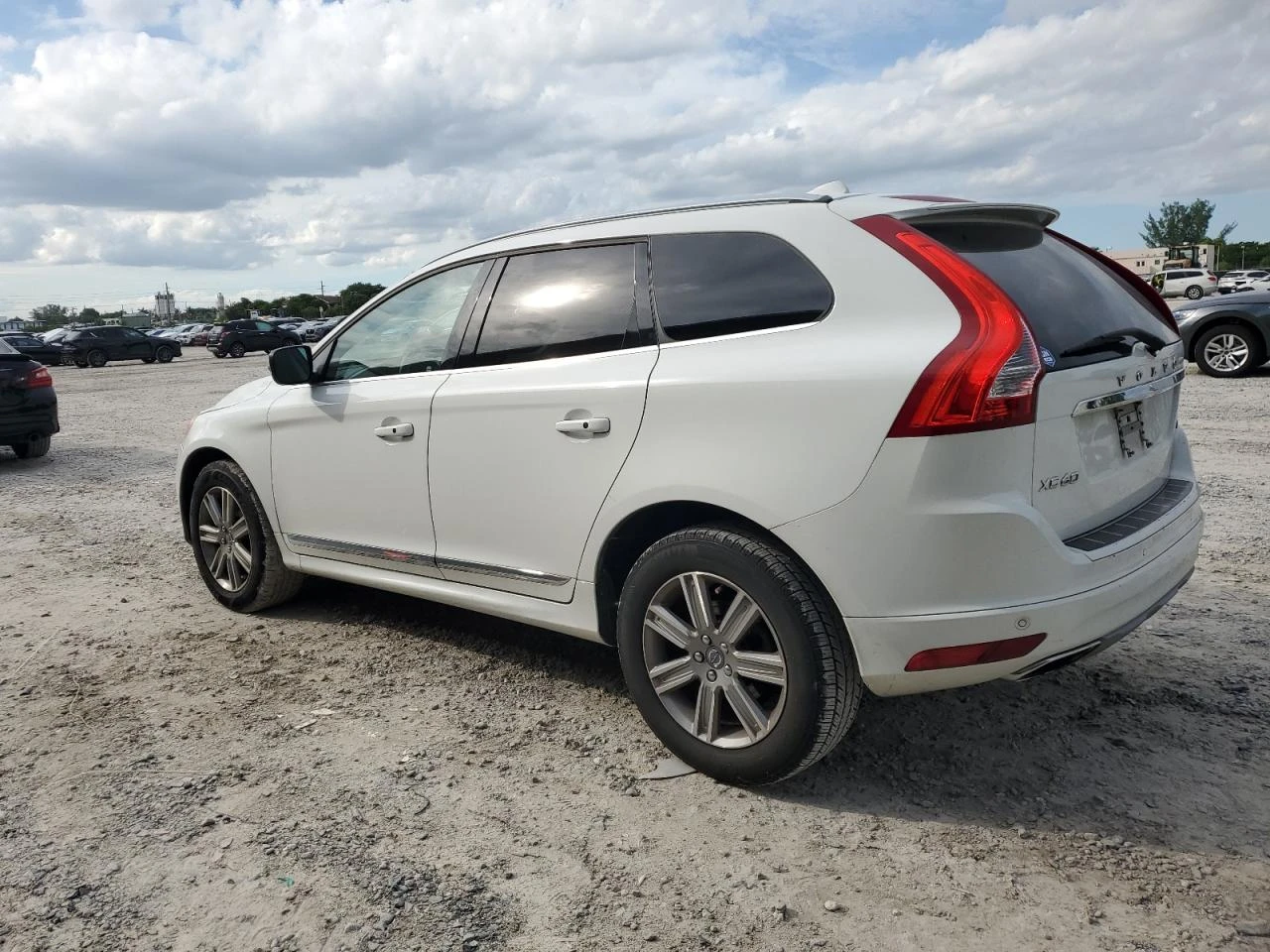 Volvo XC60 INSCRIPTION T5 - изображение 3