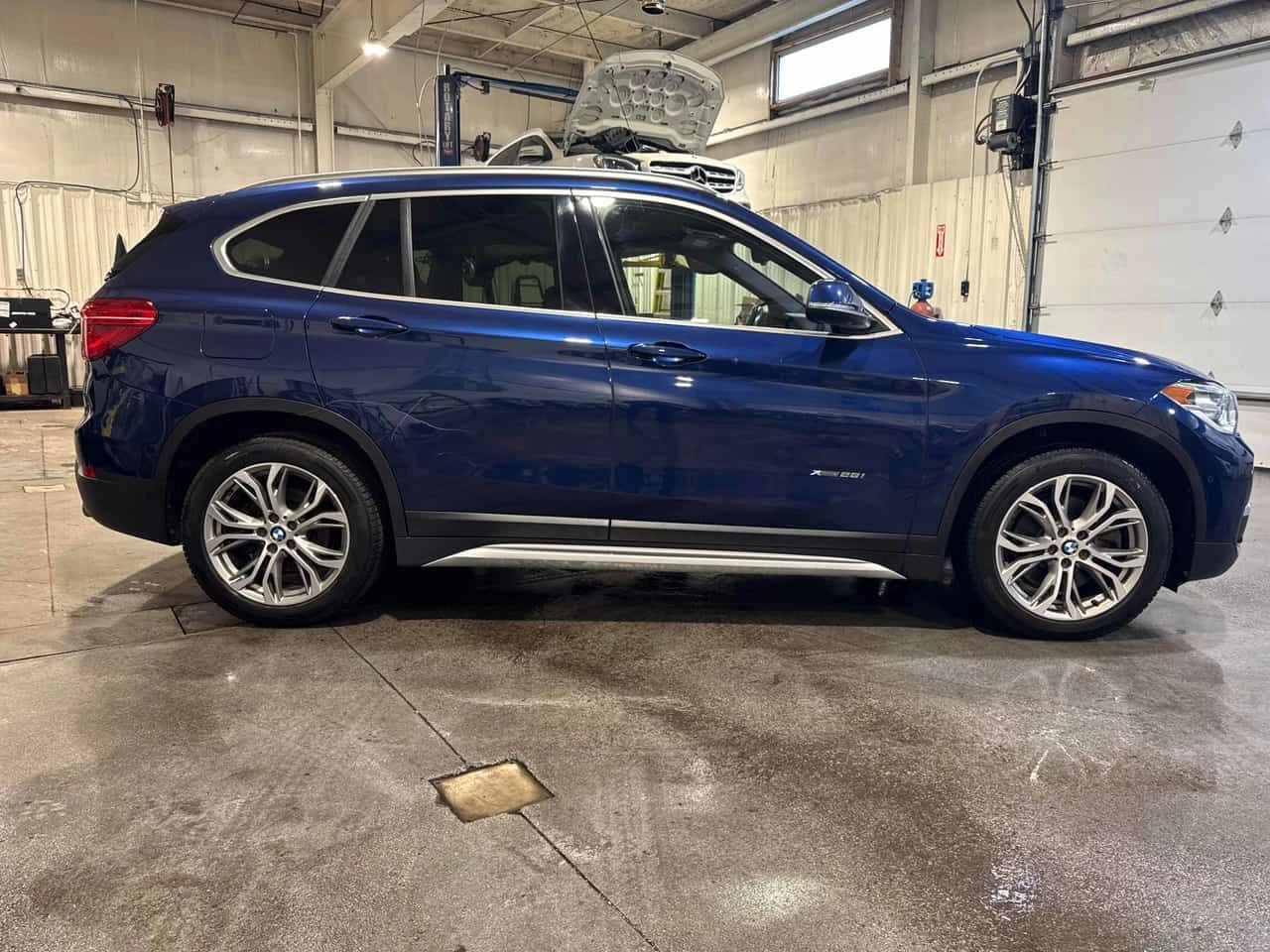 BMW X1 * xDrive28i * ПОДГРЕВИ * КАМЕРА * NAVI, снимка 3 - Автомобили и джипове - 54716514