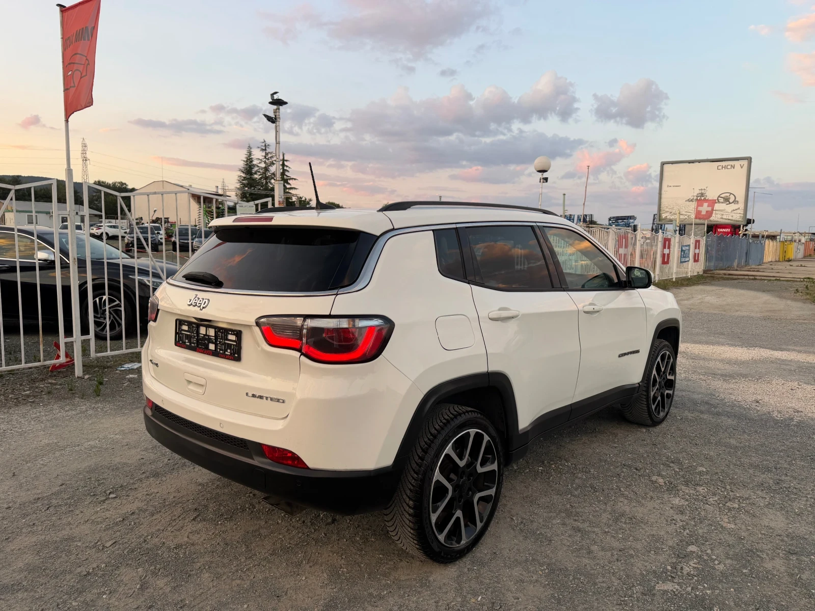 Jeep Compass 2.0 - 170 / LIMITED / 4X4 / АВТОМАТИК / ЕВРО6 , снимка 5 - Автомобили и джипове - 55053234