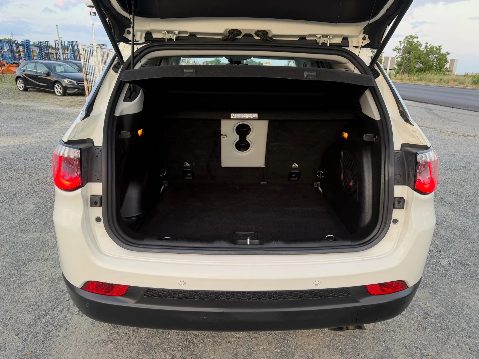 Jeep Compass 2.0 - 170 / LIMITED / 4X4 / АВТОМАТИК / ЕВРО6 , снимка 15 - Автомобили и джипове - 55053234
