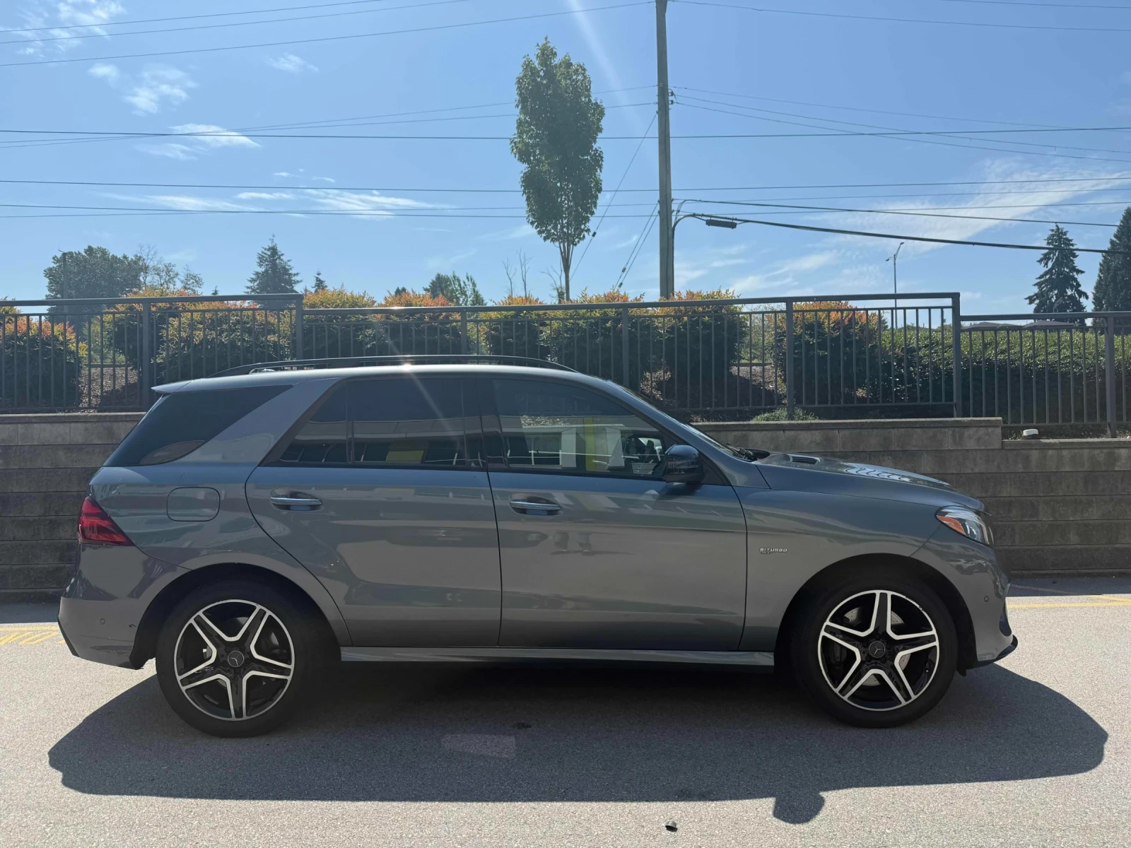 Mercedes-Benz GLE 43 AMG 4MATIC* HARMAN KARDON* CARFAX , снимка 2 - Автомобили и джипове - 55505915