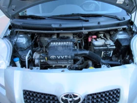 Toyota Yaris 1.3i Уникат, снимка 13