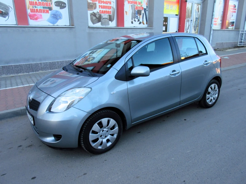 Toyota Yaris 1.3i Уникат, снимка 6 - Автомобили и джипове - 48456339