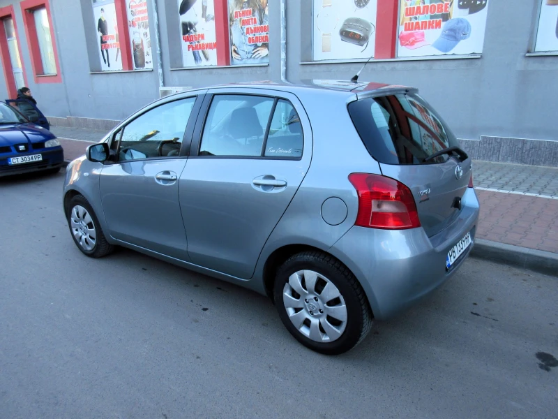 Toyota Yaris 1.3i Уникат, снимка 7 - Автомобили и джипове - 48456339