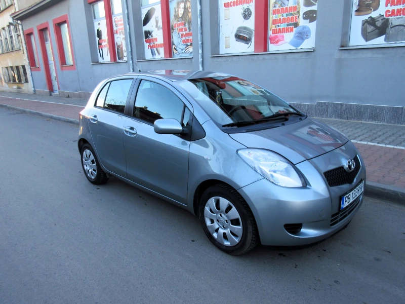 Toyota Yaris 1.3i Уникат, снимка 1 - Автомобили и джипове - 48456339