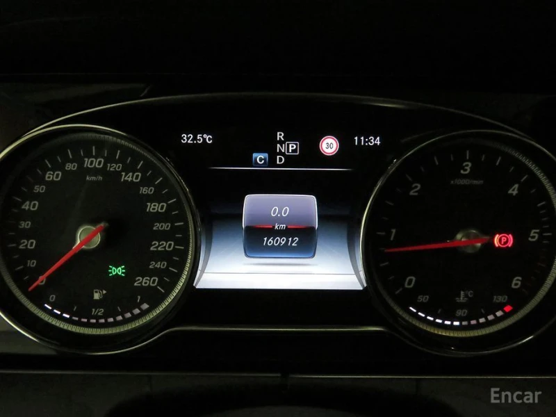 Mercedes-Benz E 220, снимка 9 - Автомобили и джипове - 52807746