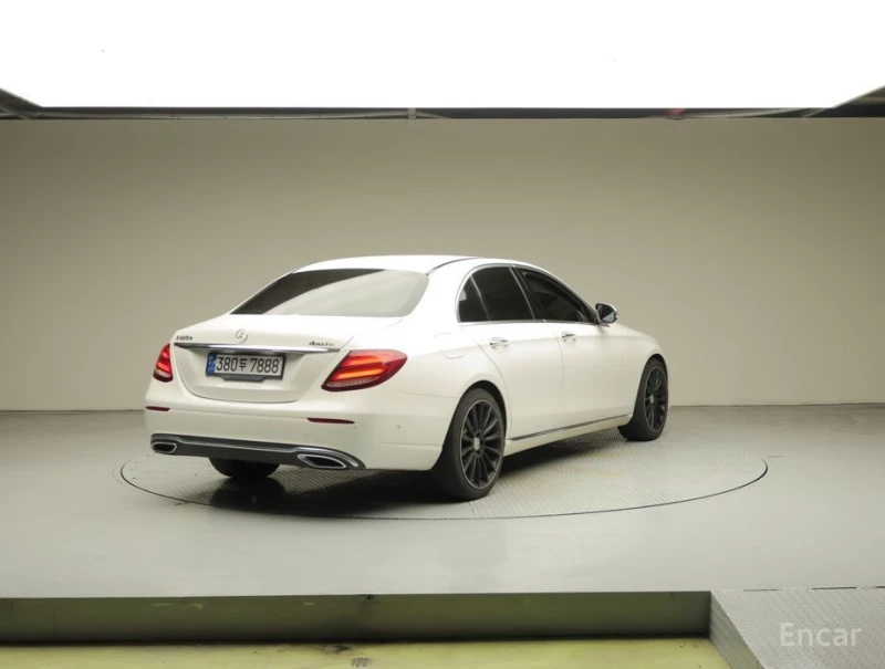 Mercedes-Benz E 220, снимка 3 - Автомобили и джипове - 52807746