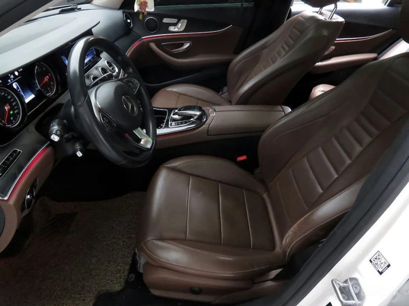 Mercedes-Benz E 220, снимка 5 - Автомобили и джипове - 52807746