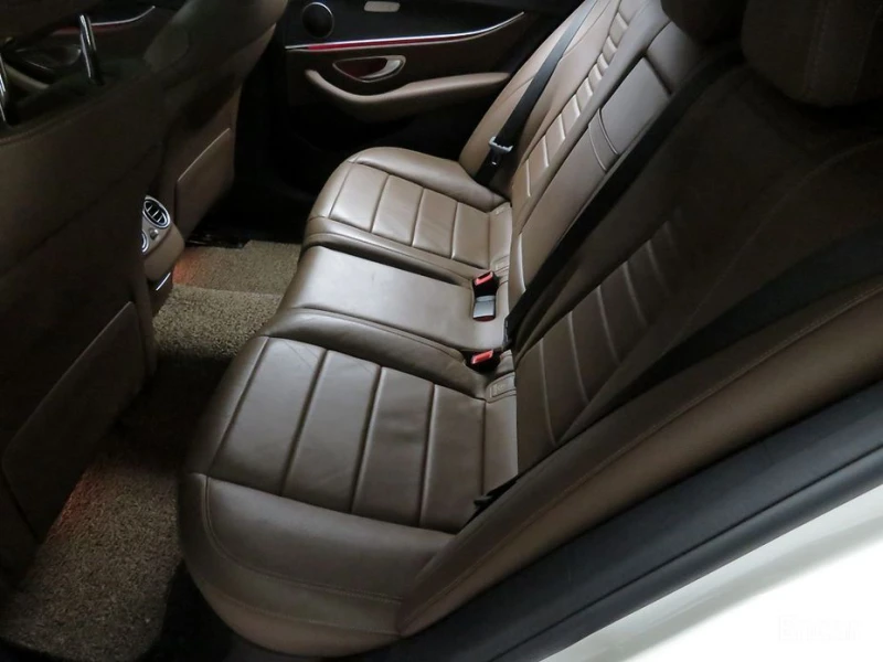 Mercedes-Benz E 220, снимка 6 - Автомобили и джипове - 52807746