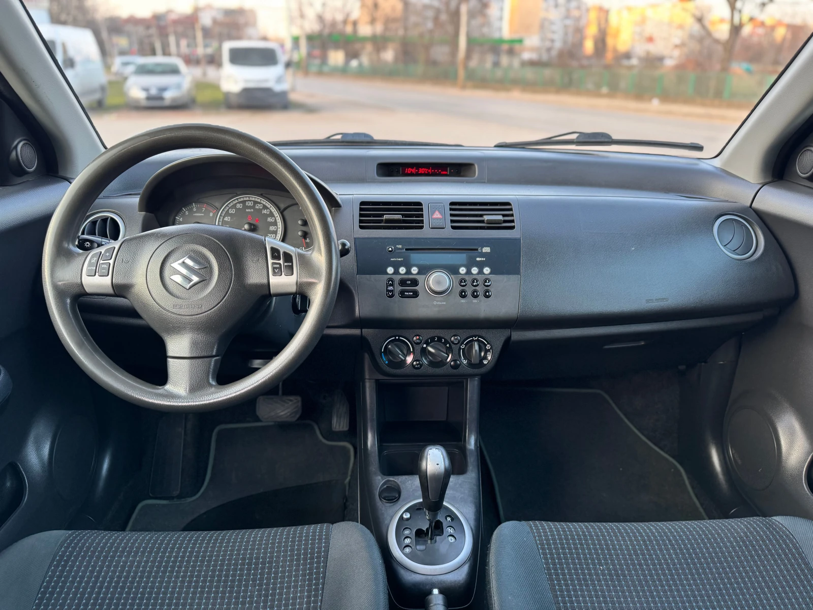Suzuki Swift 1.3i * AUTOMATIC, снимка 8 - Автомобили и джипове - 53839255