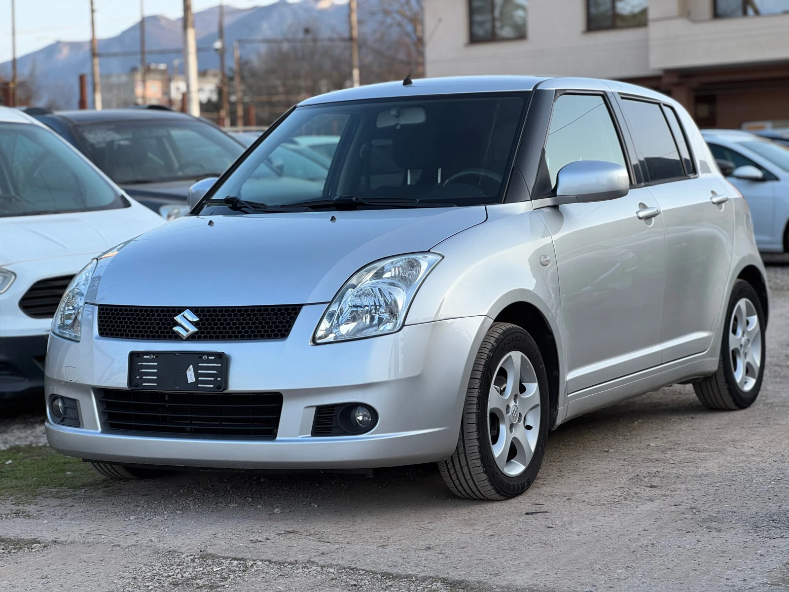 Suzuki Swift 1.3i * AUTOMATIC, снимка 2 - Автомобили и джипове - 53839255