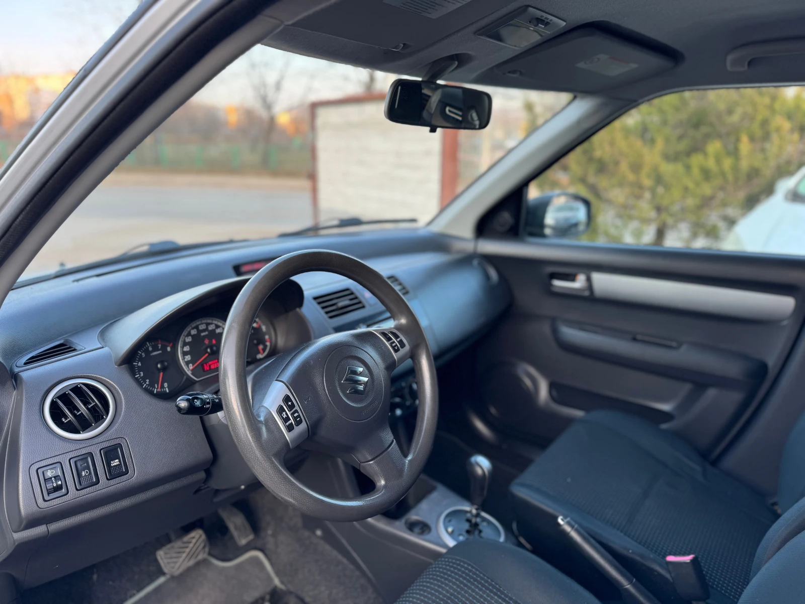 Suzuki Swift 1.3i * AUTOMATIC, снимка 7 - Автомобили и джипове - 53839255