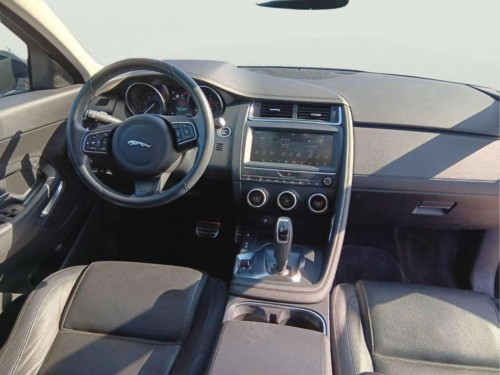 Jaguar E-pace 2.0 D, снимка 11 - Автомобили и джипове - 53892916